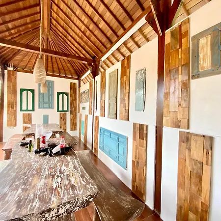 Uluwatu Wooden Villa