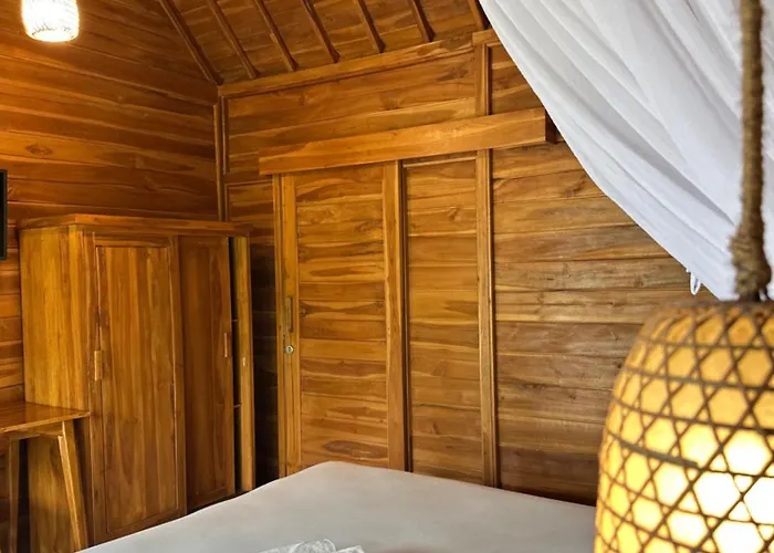 Wooden 3* Uluwatu (Bali)